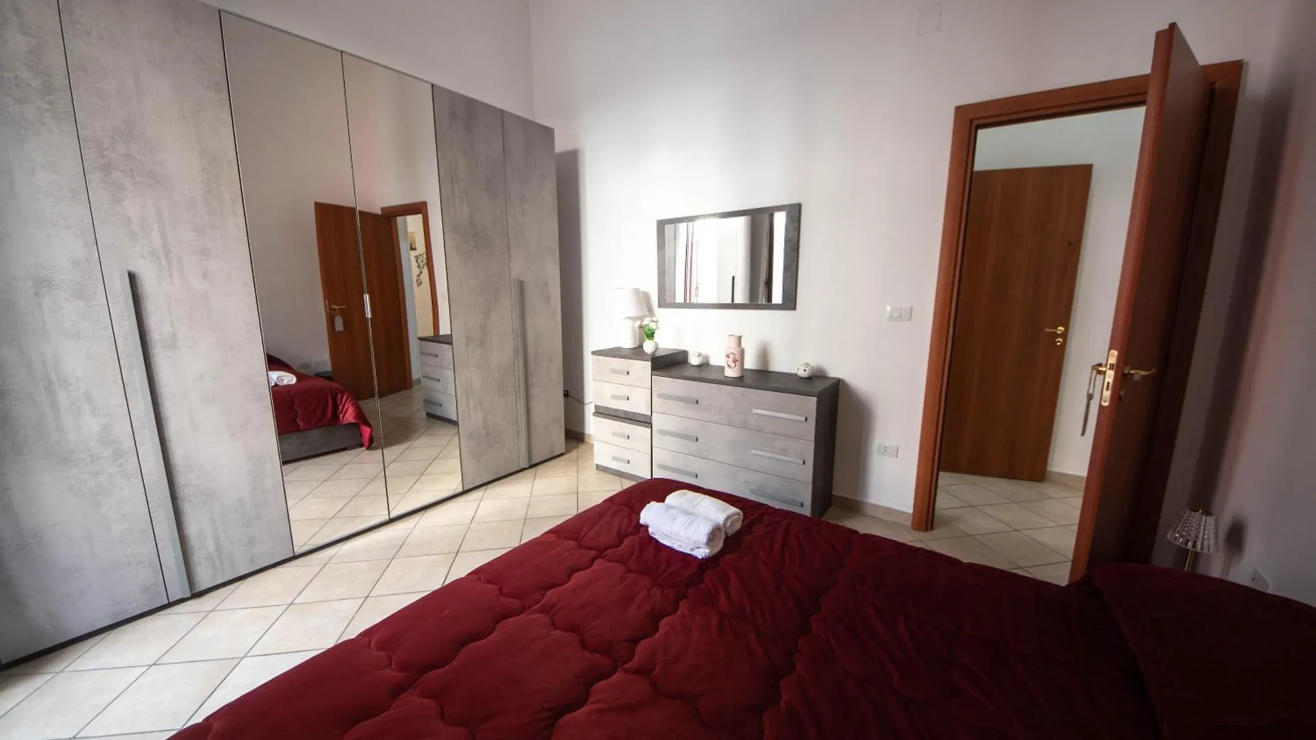 Buona Napoli Apartment 0*, Naples